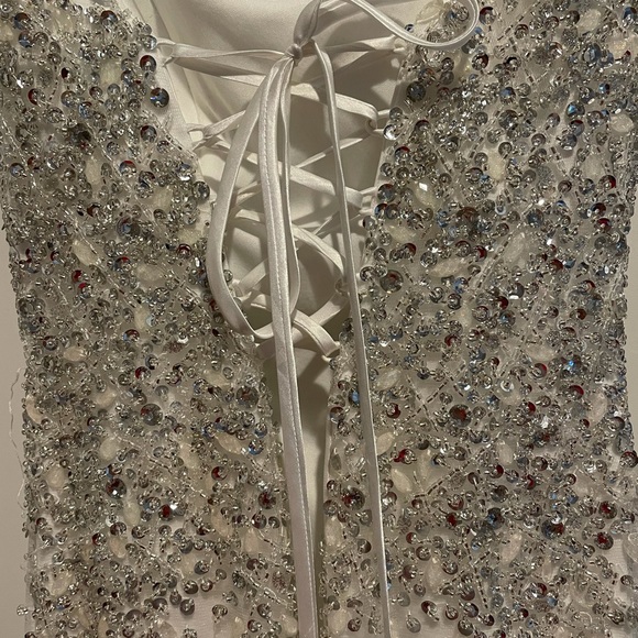 WHITE GOWN WITH SILVER AND CLEAR RHINESTONES women’s sz. 4 - Picture 7 of 14